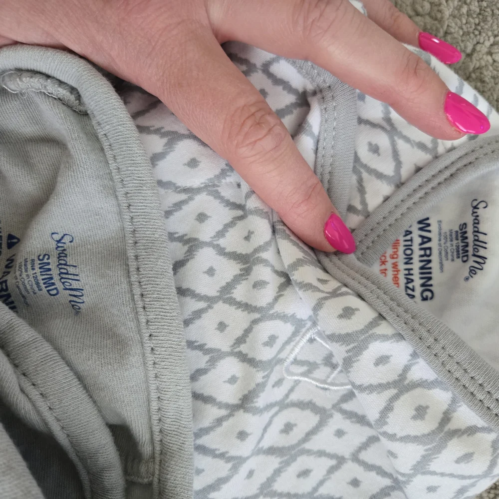 SwaddleMe Baby Wraps in Gray and White - Picture 2 of 5